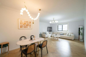 Nanjing West Road elevator two-bedroom, three-bed apartment close to the subway